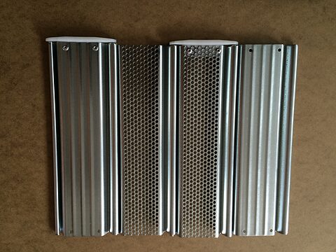 Slate qepeni prej llamarine, të plota dhe me vrima ajrimi